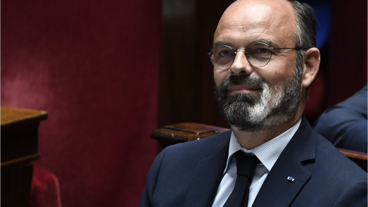 GALA VIDEO - Edouard Philippe s’exprime enfin sur sa barbe blanchie : “C’est une maladie”