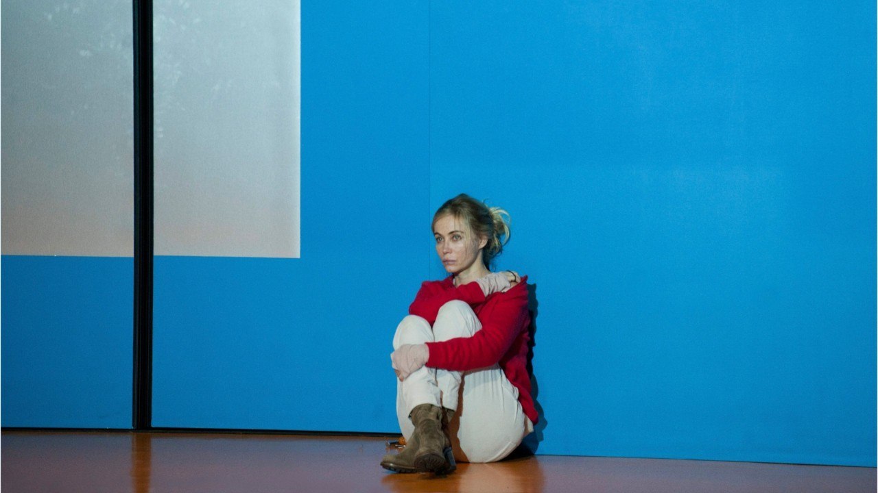 GALA VIDEO - Emmanuelle Béart : qui est sa soeur Eve ?