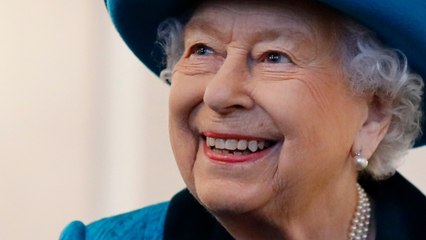 GALA VIDEO - Elizabeth II hilare : cette vidéo devenue virale
