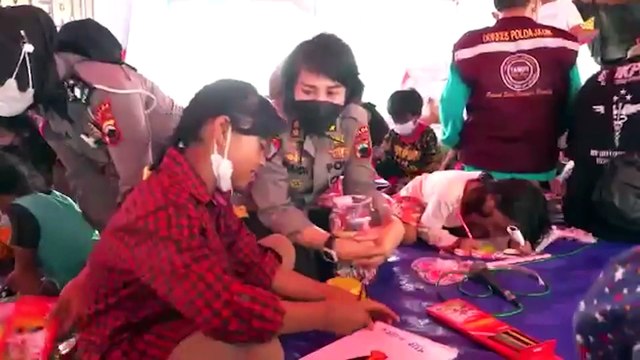 Satgas Semeru Polda Jateng Gelar Trauma Healing Bagi Anak Trauma Healing
