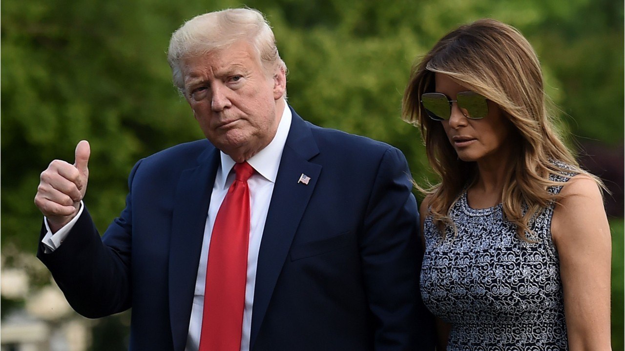 GALA VIDEO - Sourire forcé de Melania Trump : “Une performance” qui en dit long sur son rapport à son mari