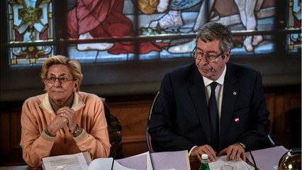 GALA VIDEO - Patrick et Isabelle Balkany posés en terrasse : cette photo qui irrite les internautes