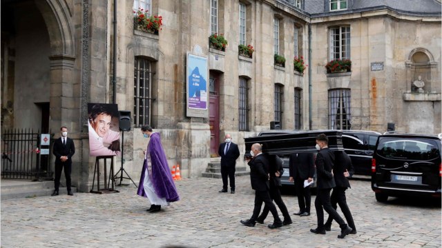GALA VIDEO - PHOTOS - Obsèques de Guy Bedos : ses enfants Nicolas et Victoria unis dans la douleur