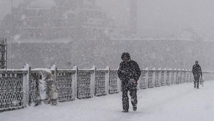 İstanbul'a ilk kar düştü! İç kesimlerde etkili olacağı tarih de şimdiden belli