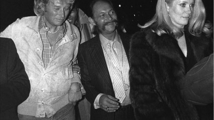 GALA VIDEO - Catherine Deneuve « intouchable " pour Johnny : comment ils ont gardé le secret de leur passion