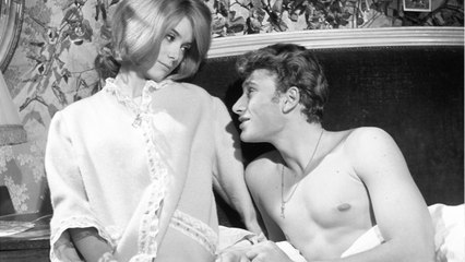 GALA VIDEO - Johnny Hallyday et Catherine Deneuve : quand elle se cachait dans un coffre pour le retrouver