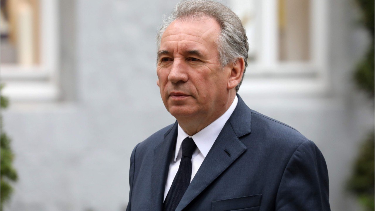 GALA VIDEO - « Emmanuel Macron est accessible au bon sens " : pourquoi François Bayrou lui doit une fière chandelle