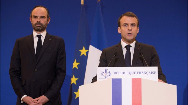 GALA VIDEO - Emmanuel Macron « file des clopes et Edouard Philippe « des claques : cette savoureuse comparaison