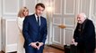 GALA VIDEO - Emmanuel Macron s'accorde une cigarette… quand Brigitte n'est pas là