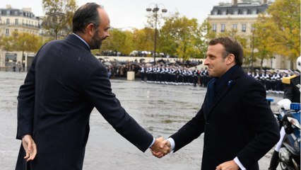 GALA VIDEO : "Toi tu fais président des riches" : Emmanuel Macron agacé par les compliments sur Édouard Philippe ?