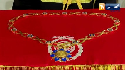 الرئيس التونسي يسدي القلادة الكبرى للوسام الوطني للإستحقاق للرئيس تبون