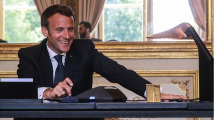 GALA VIDEO - Emmanuel Macron fasciné par le coronavirus : « C’est son côté premier de la classe "