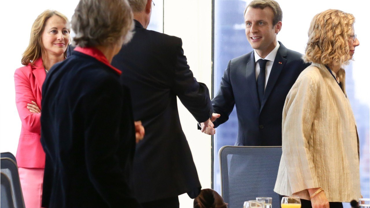 GALA VIDEO : « Personne de sérieux " : Emmanuel Macron ridiculise Donald Trump sur le vaccin contre le coronavirus