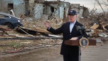 الرئيس بايدن يتفقد حجم الدمار الذي خلفته الأعاصير بولاية كنتاكي