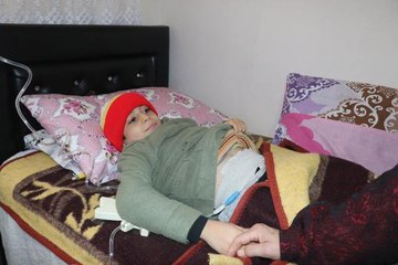 BÖBREĞİNDE TÜMÖR ÇIKINCA OKULU BIRAKAN MUHAMMED, OKUMAK İÇİN NAKİL BEKLİYOR