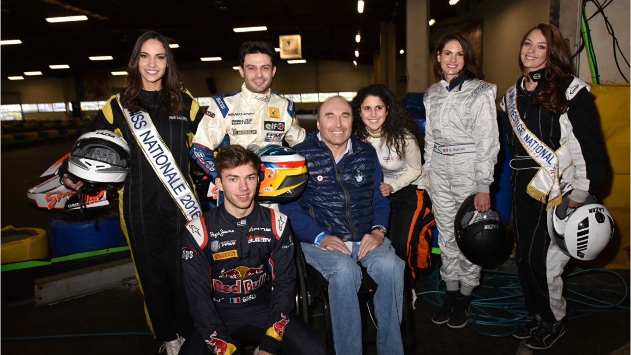 GALA VIDEO - PHOTO - Fanny Agostini enceinte, l'animatrice dévoile son ventre rond