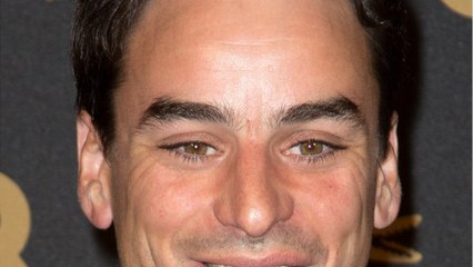 GALA VIDEO - « Chacun son style " : Julian Bugier marque sa différence avec Laurent Delahousse.