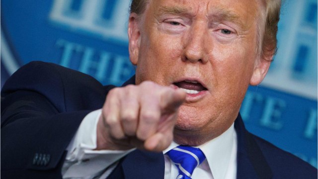 GALA VIDEO - Donald Trump croise à peine Melania et leur fils Barron à la Maison-Blanche !