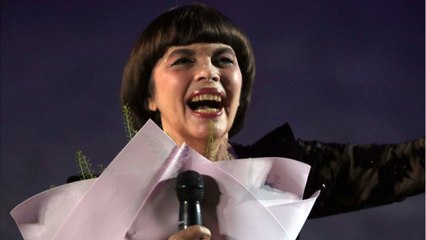 GALA VIDEO - « Tu es radieuse ! " : Mireille Mathieu adresse ses vœux en vidéo et charme ses fans