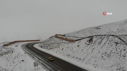 Erzincan'ın yüksek kesimlerinde kar yağışı etkili oldu