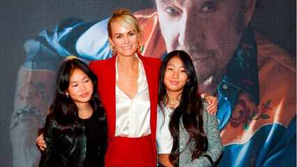 GALA VIDEO - Jade Hallyday : en mode Betty Boop pour son retour à Paris… Laeticia sous le charme !