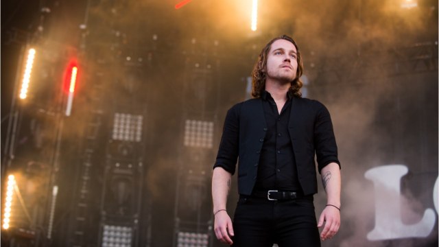 GALA VIDEO - Agressé sur Twitter, Julien Doré ne se laisse pas faire