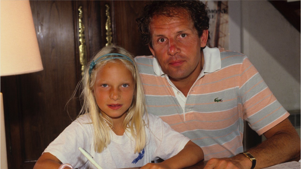 GALA VIDEO - Emouvant : PPDA publie la « dernière photo " de sa fille Solenn, morte à 19 ans