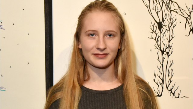 GALA VIDEO - Gérard Depardieu : après la mort d'Elise Ventre, sa petite-fille Louise fête ses 20 ans