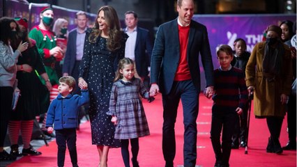 GALA VIDÉO – Kate Middleton et William en famille : un nouveau cliché surprise avant Noël