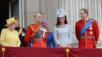 GALA VIDEO - Kate Middleton distinguée par la reine Elizabeth II : cet honneur qui fait jaser