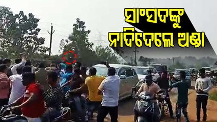 Chhatra Congress workers show black flag, pelt eggs at vehicle of MP Munna Khan