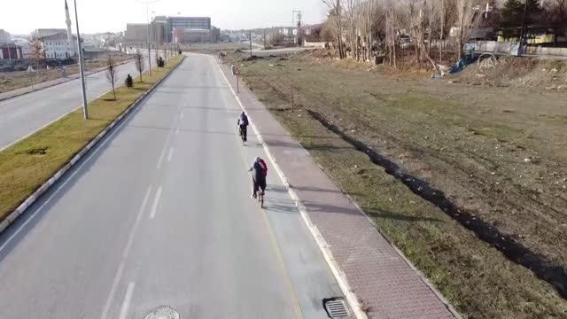 Kilo vermek için bisiklete binen mühendis, ailesine de örnek oldu