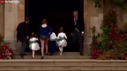 GALA VIDÉO - Mariage d'Eugenie d'York : la culotte de la femme qui accompagne George et Charlotte visible à cause du vent