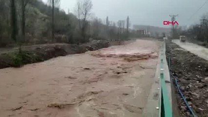 BARTIN IRMAĞI'NIN SU SEVİYESİ YÜKSELDİ, 8 KÖYE ULAŞIMI SAĞLAYAN KÖPRÜ KAPATILDI