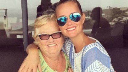 GALA VIDEO : Brigitte Macron : ce cadeau fait main que lui a offert Mamie Rock, la grand-mère de Laeticia Hallyday