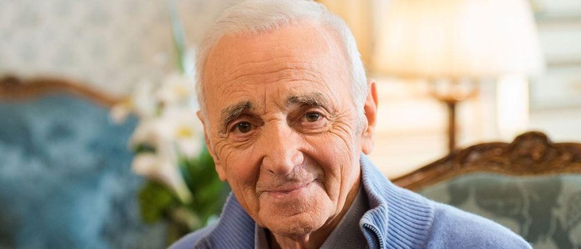 VIDEO GALA - Brigitte Macron attendue à l’hommage de Charles Aznavour, pourquoi elle tient à être présente