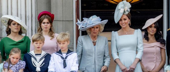 GALA VIDEO – Eugénie et Béatrice d'York : quels sont leurs liens avec Kate Middleton et Meghan Markle ?