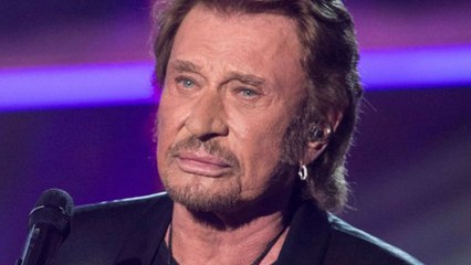 GALA VIDEO - Le jour où Johnny Hallyday s’est laissé convaincre de se faire gonfler les lèvres