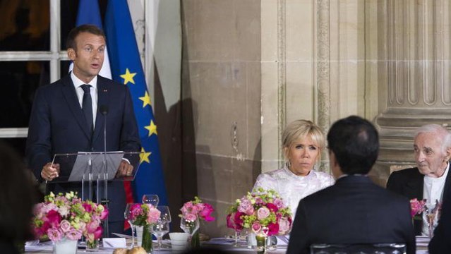 GALA VIDEO - Le jour où Charles Aznavour a remis Emmanuel Macron à sa place