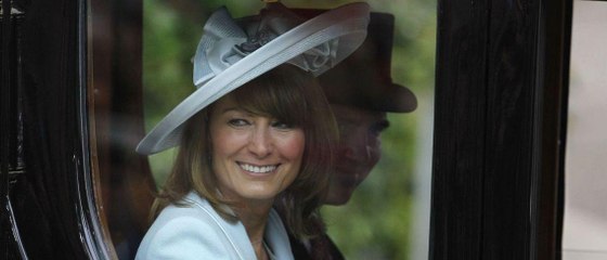 Download Video: GALA VIDEO - L'affreuse faute de goût de Carole Middleton, mère de Kate Middleton : un déguisement d'Halloween qui rappelle l'accident de Lady Diana