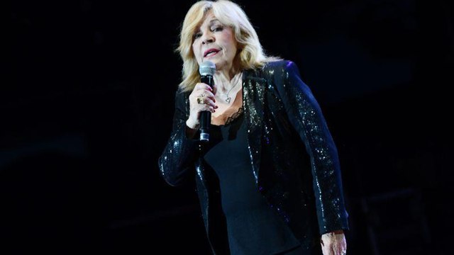 GALA VIDÉO - Laeticia Hallyday « une sorcière » ? Nicoletta répond et s’immisce dans le feuilleton Hallyday