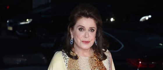 GALA VIEO - L'ex-mari de Catherine Deneuve dévoile le petit plaisir coupable de l'actrice : « les blagues salaces »