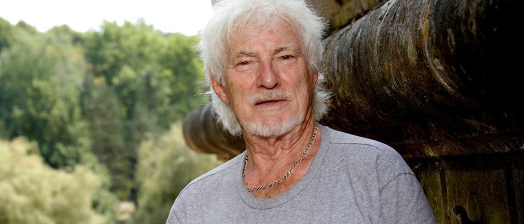 GALA VIDEO - Hommage à Charles Aznavour : le coup de gueule d'Hugues Aufray