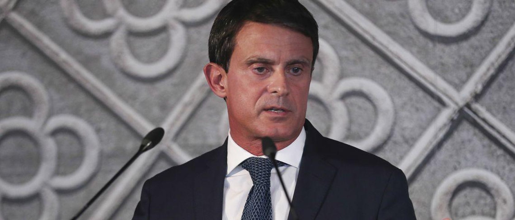GALA VIDEO - Manuel Valls, séparé d’Anne Gravoi...