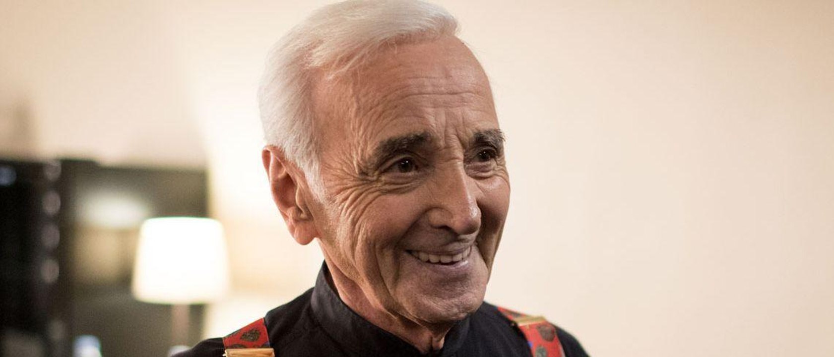 GALA VIDÉO - Un hommage populaire comme Johnny Hallyday : la famille de Charles Aznavour refuse