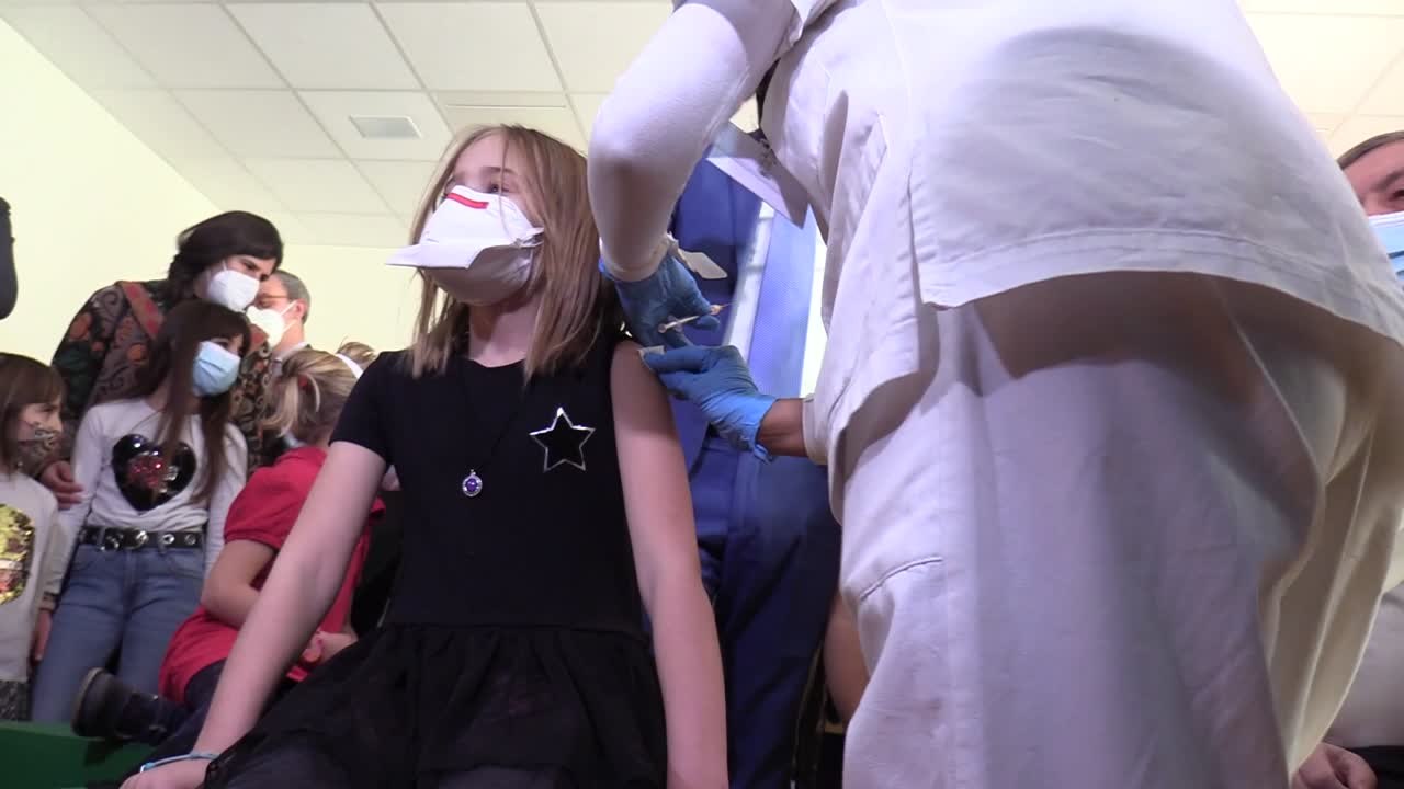 Vaccini Bambini, a Torino i primi sono i figli del virologo Di Perri