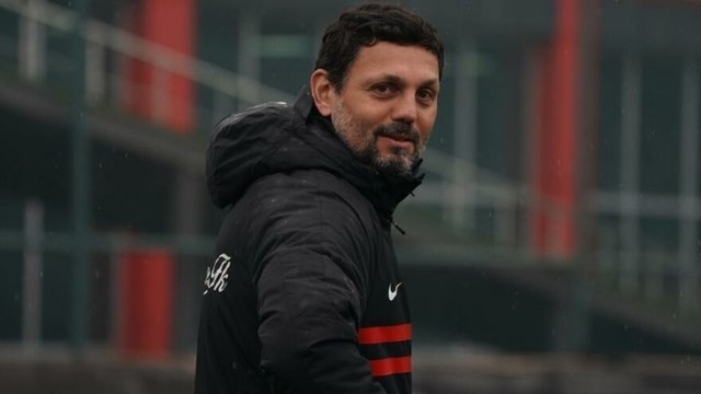 Erol Bulut: Fenerbahçe karşısında 4 farklı sistemle oynadık, 3 puanı hak ettik!