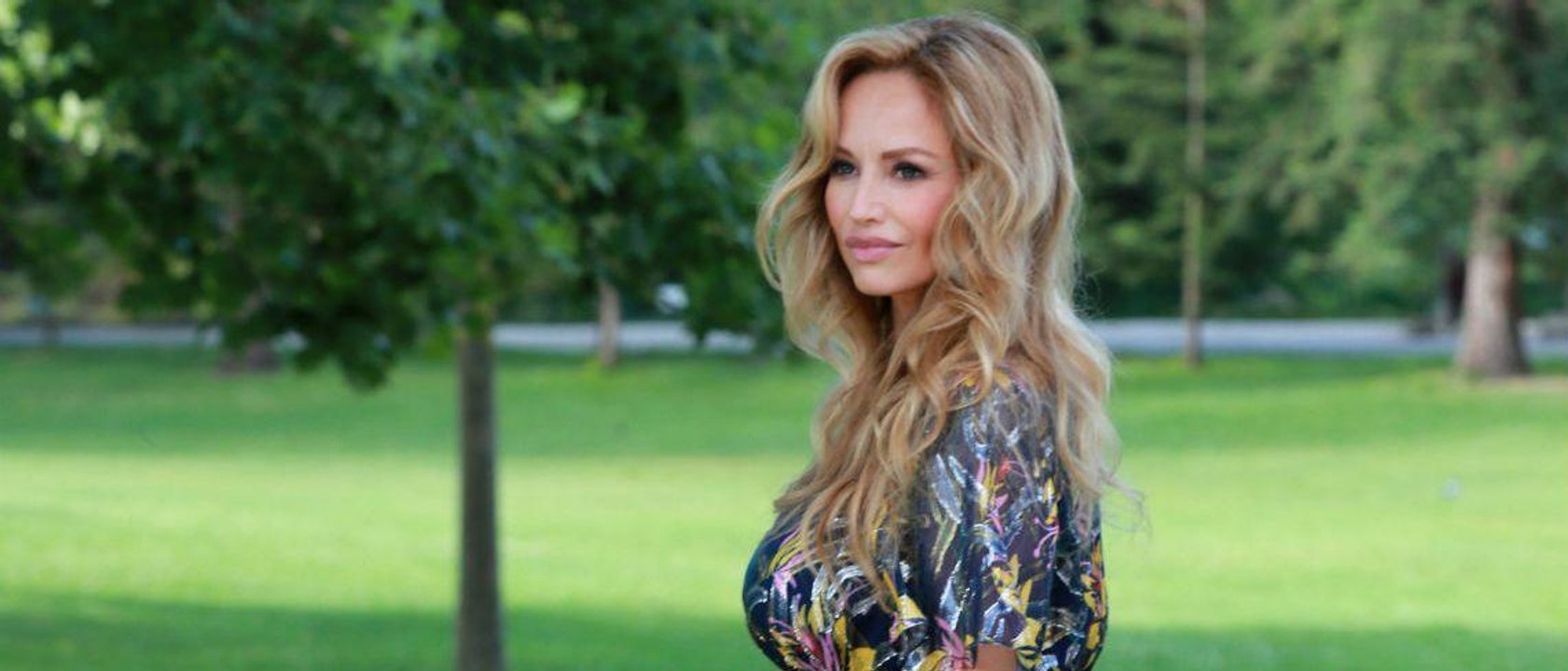 GALA VIDEO : Adriana Karembeu : pourquoi elle va dévoiler le visage de sa fille Nina, sur France 2, ce soir