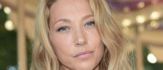 GALA VIDEO - Laura Smet survoltée à l’approche d’un bel évènement, Estelle Lefébure la félicite