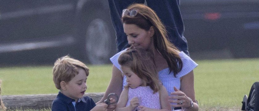 GALA VIDEO - Pourquoi la princesse Charlotte ne fera pas sa rentrée avec George